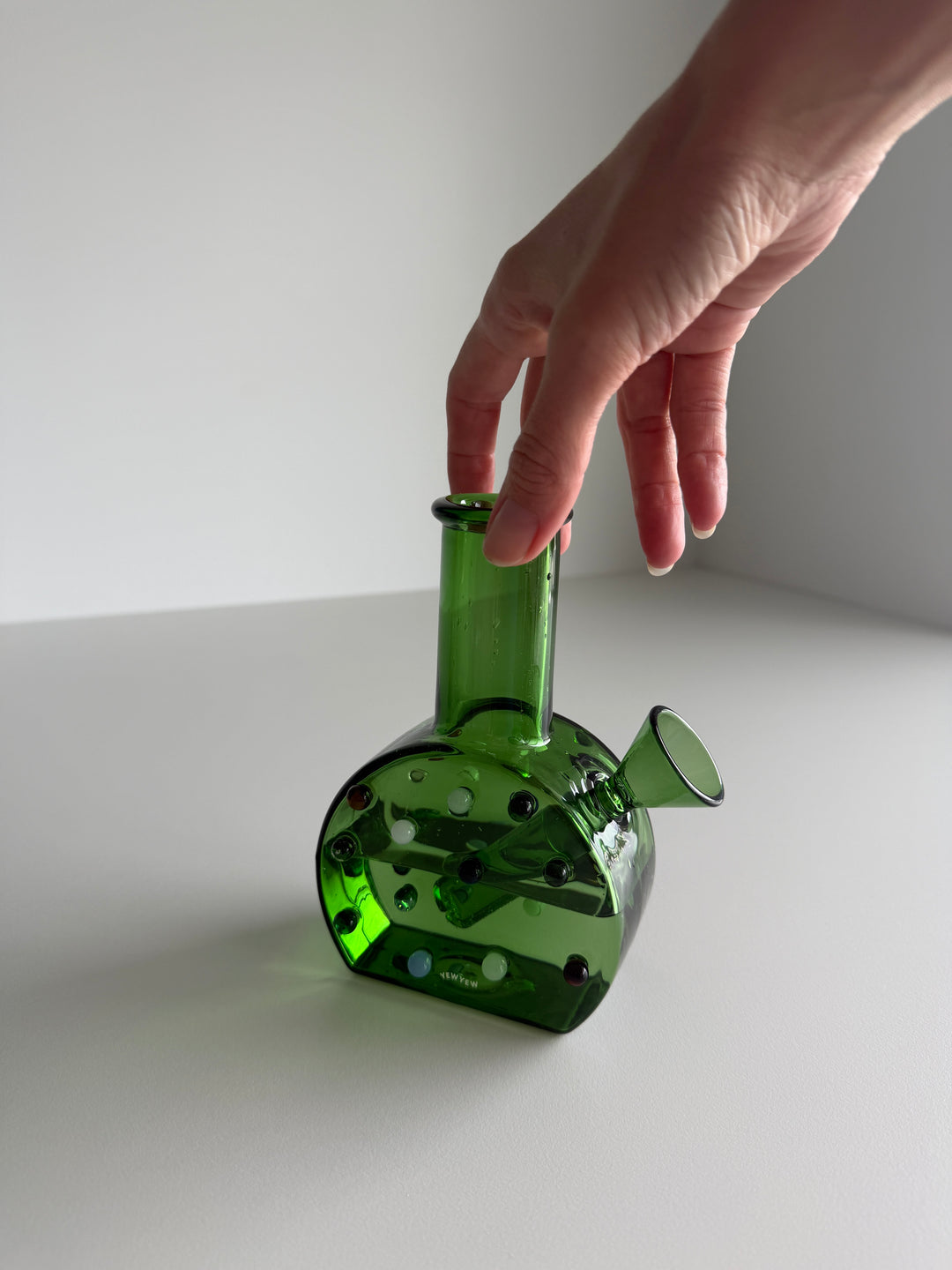 Yew Yew Mini Dot Bong (Apple)